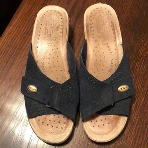 Fly Flot Navy Wedges